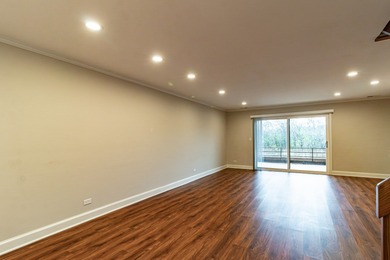 Beautifully updated Manors townhome. This rarely available on Bob-O-Link Golf Club in Illinois - for sale on GolfHomes.com, golf home, golf lot