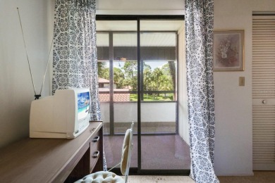 WELCOME to this CHARMING 2 bedroom, 2 bath condo END unit in the on IMG Academies Golf and Country Club in Florida - for sale on GolfHomes.com, golf home, golf lot