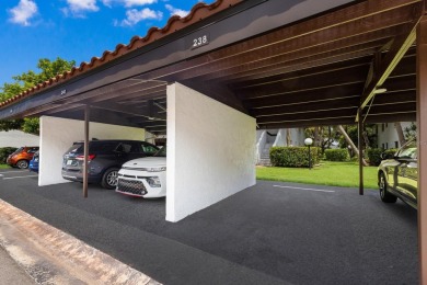 WELCOME to this CHARMING 2 bedroom, 2 bath condo END unit in the on IMG Academies Golf and Country Club in Florida - for sale on GolfHomes.com, golf home, golf lot