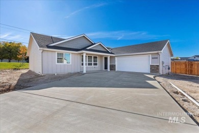 Welcome to this stunning new construction home with modern on Hunters Point Golf Club in Idaho - for sale on GolfHomes.com, golf home, golf lot