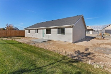 Welcome to this stunning new construction home with modern on Hunters Point Golf Club in Idaho - for sale on GolfHomes.com, golf home, golf lot