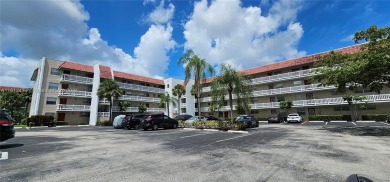 Large corner unit, fully updated and Move-in Ready in the on Inverrary Country Club in Florida - for sale on GolfHomes.com, golf home, golf lot