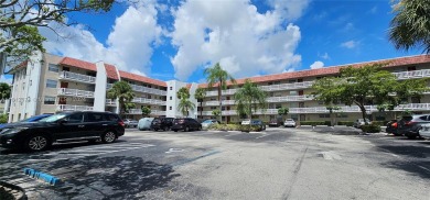 Large corner unit, fully updated and Move-in Ready in the on Inverrary Country Club in Florida - for sale on GolfHomes.com, golf home, golf lot