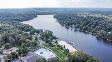 CHARMING POCONOS SPLIT LEVEL Good Condition 2BR 2 Full Bath on Pocono Farms Country Club in Pennsylvania - for sale on GolfHomes.com, golf home, golf lot