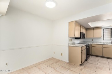 Welcome Home!!! This cozy 2+ bedroom 2 bath home in the on Oakwood Golf Club  in Arizona - for sale on GolfHomes.com, golf home, golf lot