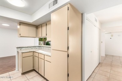 Welcome Home!!! This cozy 2+ bedroom 2 bath home in the on Oakwood Golf Club  in Arizona - for sale on GolfHomes.com, golf home, golf lot