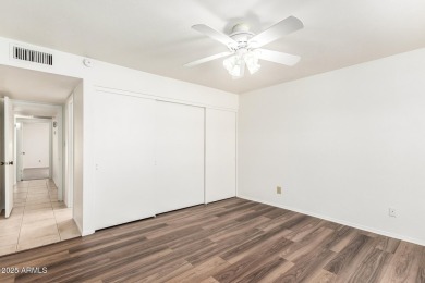 Welcome Home!!! This cozy 2+ bedroom 2 bath home in the on Oakwood Golf Club  in Arizona - for sale on GolfHomes.com, golf home, golf lot