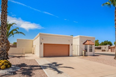 Welcome Home!!! This cozy 2+ bedroom 2 bath home in the on Oakwood Golf Club  in Arizona - for sale on GolfHomes.com, golf home, golf lot