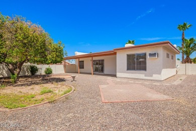 Welcome Home!!! This cozy 2+ bedroom 2 bath home in the on Oakwood Golf Club  in Arizona - for sale on GolfHomes.com, golf home, golf lot