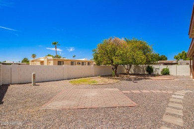 Welcome Home!!! This cozy 2+ bedroom 2 bath home in the on Oakwood Golf Club  in Arizona - for sale on GolfHomes.com, golf home, golf lot