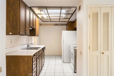 Wonderful single-level home perfectly situated on a peaceful on Leisure Village Par 3 Golf Course in California - for sale on GolfHomes.com, golf home, golf lot