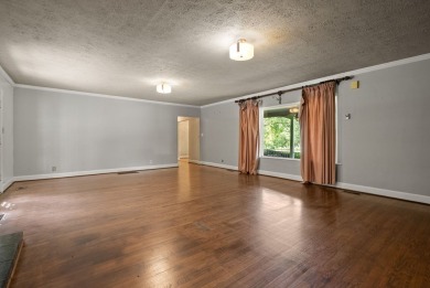 Opportunity knocks with this spacious 3,800 square foot home on Hopkinsville Golf and Country Club in Kentucky - for sale on GolfHomes.com, golf home, golf lot