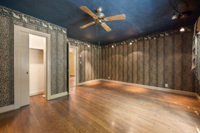 Opportunity knocks with this spacious 3,800 square foot home on Hopkinsville Golf and Country Club in Kentucky - for sale on GolfHomes.com, golf home, golf lot