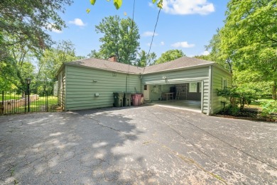 Opportunity knocks with this spacious 3,800 square foot home on Hopkinsville Golf and Country Club in Kentucky - for sale on GolfHomes.com, golf home, golf lot