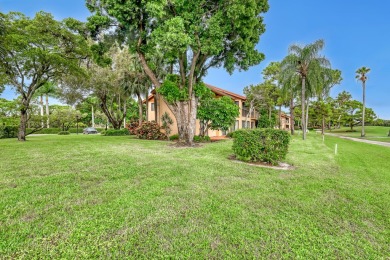 Enjoy the comfort of this charming 3-bedroom home, featuring on Fountains Golf and Country Club in Florida - for sale on GolfHomes.com, golf home, golf lot