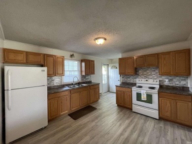 Well maintained 2 bed 1 bath home conveniently located near both on Crestview Golf Club in Indiana - for sale on GolfHomes.com, golf home, golf lot