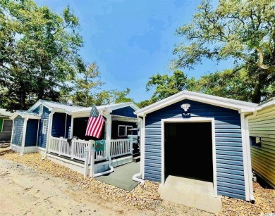 JUST LISTED AND PRICED TO SELL! ADORABLE 2 BED/1 BATH RETRO on Prestwick Country Club in South Carolina - for sale on GolfHomes.com, golf home, golf lot