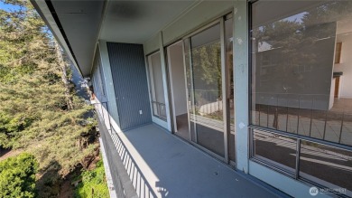 The only 2B2B  Move-In Ready Condo Under 200k in Seattle on Rainier Golf and Country Club in Washington - for sale on GolfHomes.com, golf home, golf lot