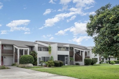 First floor condo in a desirable Royal Oak neighborhood. Move in on Royal Oak Golf Club in Florida - for sale on GolfHomes.com, golf home, golf lot