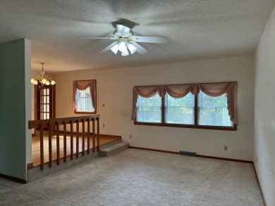 THIS ONE HAS IT ALL!! 3 bdrm, 1 3/4 bath, bonus room off kitchen on Cherokee Village North Course in Arkansas - for sale on GolfHomes.com, golf home, golf lot
