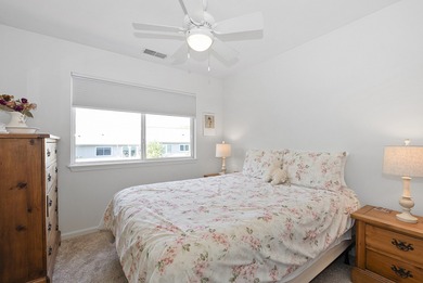 BEAUTIFUL, WELL-MAINTAINED, 3 bed, 2.5 bath two-story townhome on Seven Bridges Golf Club in Illinois - for sale on GolfHomes.com, golf home, golf lot