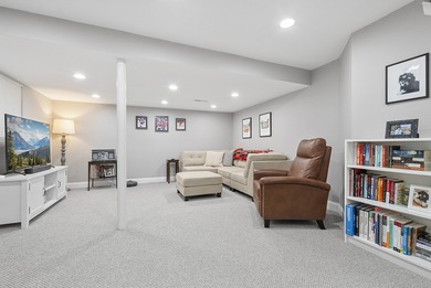 BEAUTIFUL, WELL-MAINTAINED, 3 bed, 2.5 bath two-story townhome on Seven Bridges Golf Club in Illinois - for sale on GolfHomes.com, golf home, golf lot