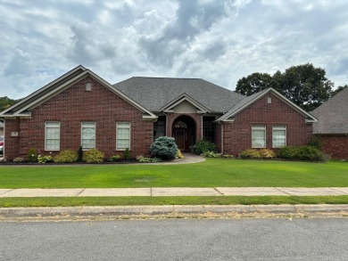 This beautiful 4bdrm 2&1/2 bath all brick home is located in the on Greystone Country Club in Arkansas - for sale on GolfHomes.com, golf home, golf lot