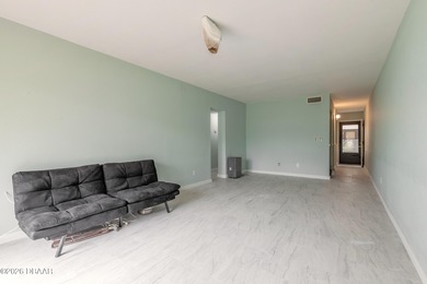 Welcome to this beautifully updated 2-bedroom, 2-bath on Daytona Beach Golf Club in Florida - for sale on GolfHomes.com, golf home, golf lot