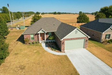 Like NEW! Occupied for only Four Months! Patricia Island on Patricia Island Golf Club in Oklahoma - for sale on GolfHomes.com, golf home, golf lot