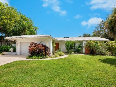 Mid-Century Gem by Ruth Richmond - 2 Bed, 2 Bath Home in on Sara Bay Country Club in Florida - for sale on GolfHomes.com, golf home, golf lot