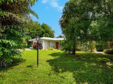 Mid-Century Gem by Ruth Richmond - 2 Bed, 2 Bath Home in on Sara Bay Country Club in Florida - for sale on GolfHomes.com, golf home, golf lot