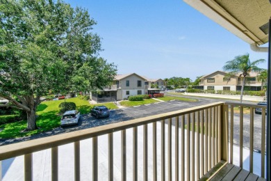Charming and spacious 2-bedroom, 2-bathroom townhome located on Heritage Ridge Golf Club in Florida - for sale on GolfHomes.com, golf home, golf lot