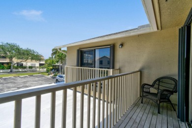 Charming and spacious 2-bedroom, 2-bathroom townhome located on Heritage Ridge Golf Club in Florida - for sale on GolfHomes.com, golf home, golf lot