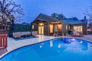 Take in breathtaking, unobstructed sunsets from this charming on Stevens Park Golf Course in Texas - for sale on GolfHomes.com, golf home, golf lot