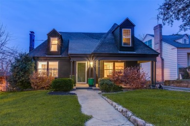 Take in breathtaking, unobstructed sunsets from this charming on Stevens Park Golf Course in Texas - for sale on GolfHomes.com, golf home, golf lot