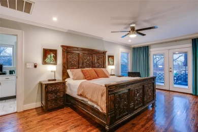Take in breathtaking, unobstructed sunsets from this charming on Stevens Park Golf Course in Texas - for sale on GolfHomes.com, golf home, golf lot