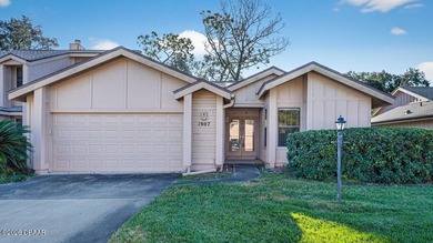 This beautifully maintained three-bedroom, two-bathroom on Spruce Creek Golf Club in Florida - for sale on GolfHomes.com, golf home, golf lot