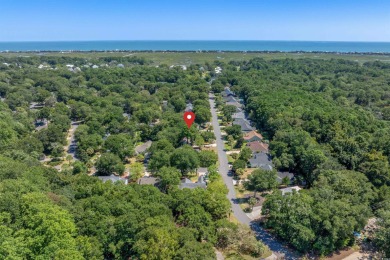 Meticulously maintained 3-bedroom, 2-bathroom home, perfectly on Pawleys Plantation Golf and Country Club in South Carolina - for sale on GolfHomes.com, golf home, golf lot