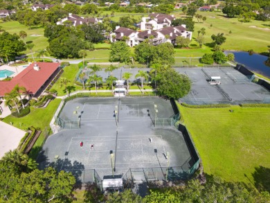 Get ready to retire in style at this fabulously updated 2 bed, 2 on Meadowood Golf and Tennis Club in Florida - for sale on GolfHomes.com, golf home, golf lot