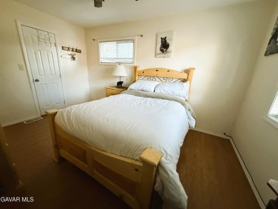 Location... Location... Location, this beautifully 3 bedroom, 2 on Big Bear Mountain Ski and Golf Resort in California - for sale on GolfHomes.com, golf home, golf lot