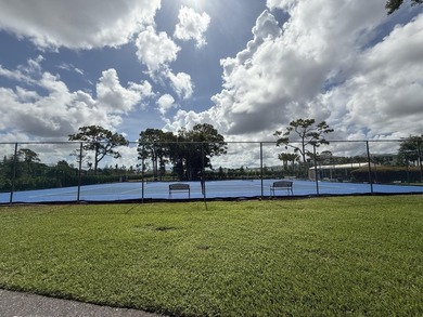 Charming Updated Condo in Lucerne Lakes 55+ Community! Welcome on Forest Oaks Golf Club in Florida - for sale on GolfHomes.com, golf home, golf lot