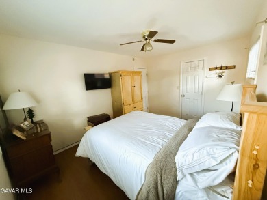 Location... Location... Location, this beautifully 3 bedroom, 2 on Big Bear Mountain Ski and Golf Resort in California - for sale on GolfHomes.com, golf home, golf lot