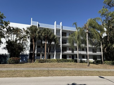 Charming Updated Condo in Lucerne Lakes 55+ Community! Welcome on Forest Oaks Golf Club in Florida - for sale on GolfHomes.com, golf home, golf lot