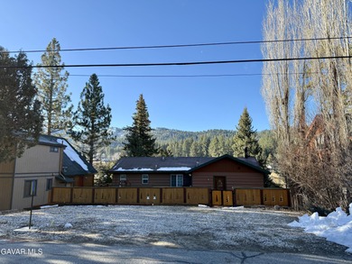 Location... Location... Location, this beautifully 3 bedroom, 2 on Big Bear Mountain Ski and Golf Resort in California - for sale on GolfHomes.com, golf home, golf lot