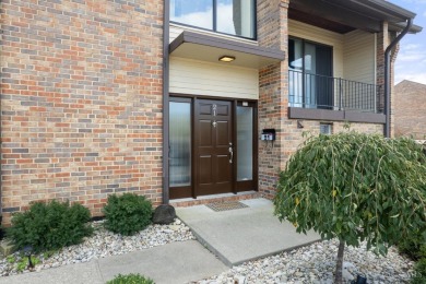 Spacious 2 bed, 3 bath condo with stunning golf course views on Royal Oak Country Club in Ohio - for sale on GolfHomes.com, golf home, golf lot