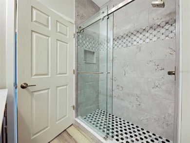 Under contract-accepting backup offers. CHECK OUT THE NEW PRICE! on Pelican Pointe Golf and Country Club in Florida - for sale on GolfHomes.com, golf home, golf lot