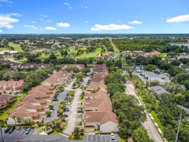 Welcome to 2948 Cottage Grove Ct -- a desirable end-unit condo on Ventura Country Club in Florida - for sale on GolfHomes.com, golf home, golf lot