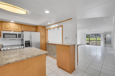 ***SELLER MOTIVATED***REC LEASE PAID IN FULL!***Charming 2-Bed on Hollybrook Golf and Tennis Club  in Florida - for sale on GolfHomes.com, golf home, golf lot