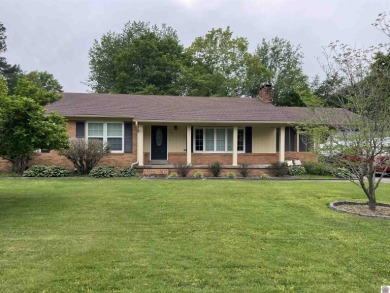 207 Terrace Dr - - this one hits different--- Well-kept brick on Mayfield-Graves Country Club in Kentucky - for sale on GolfHomes.com, golf home, golf lot
