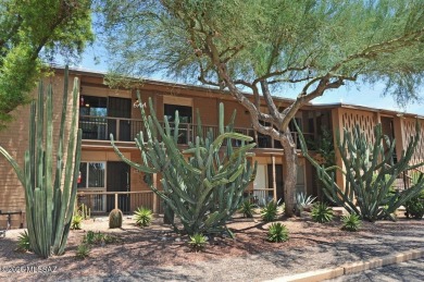 Lovely light and bright 2 bed/2bath corner, upstairs condominium on Oro Valley Country Club in Arizona - for sale on GolfHomes.com, golf home, golf lot